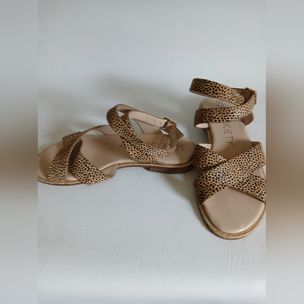 Sole Society Tan & Black Cowhair Flat Ankle Wrap Around Sandal Sz8M